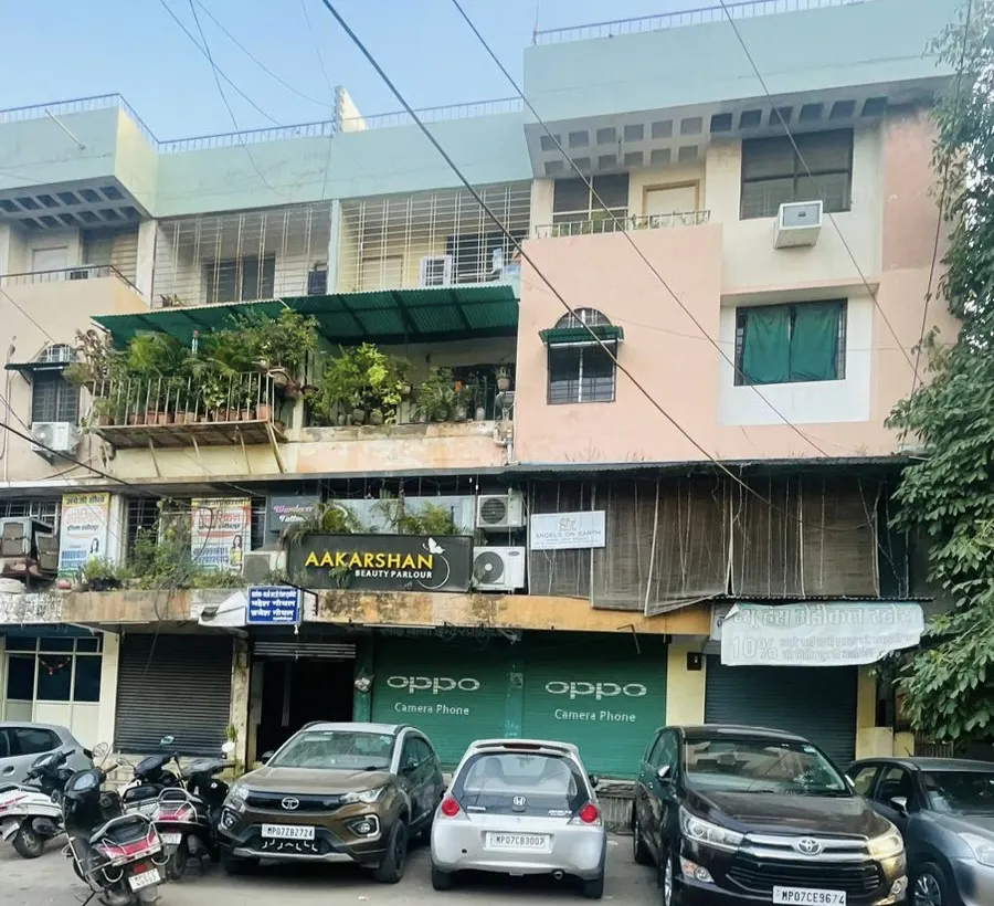 Prime Ready-to-Move Basement Space for Sale in Kampoo, Gwalior | 1000 Sq.Ft Commercial Property