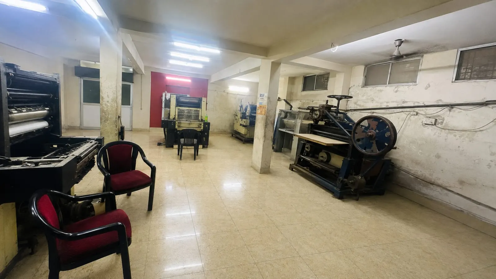 Prime Ready-to-Move Basement Space for Sale in Kampoo, Gwalior | 1000 Sq.Ft Commercial Property